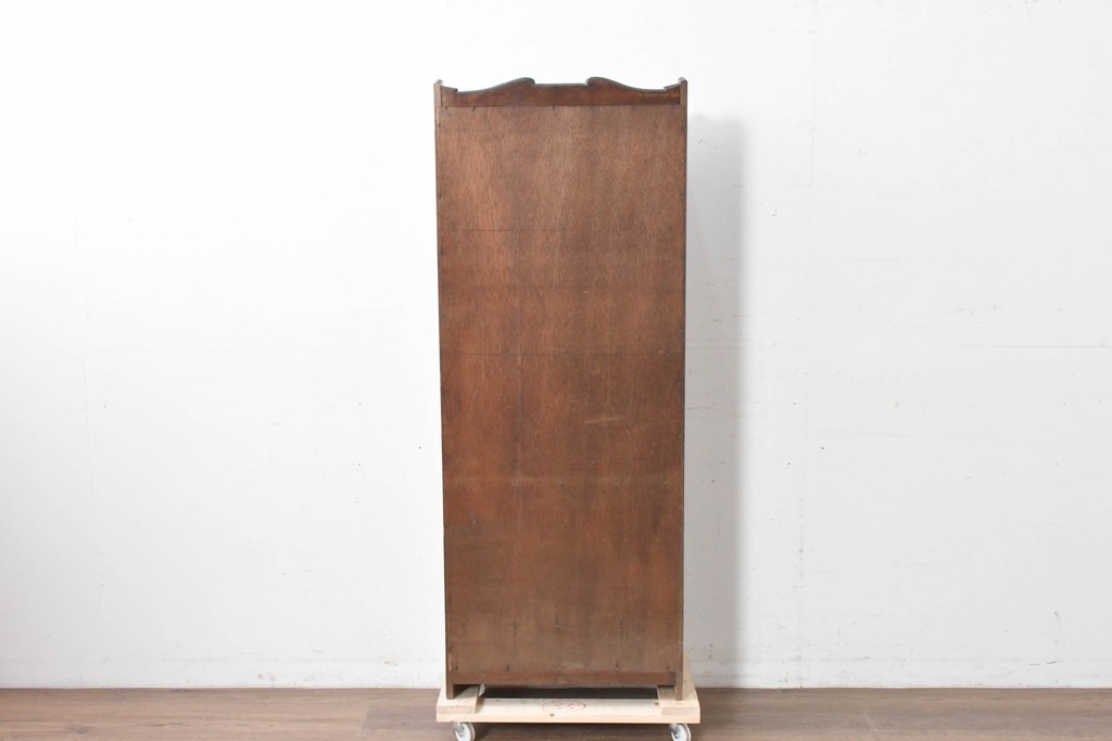 和製アンティーク　クラシカルな飾り板がアクセントの引き出し付き縦型シェルフ　(R-086700)