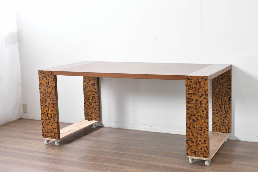 中古　希少!!　イタリア　Carlo Pessina(カルロ・ペッシーナ)デザイン　チーク材　貝殻で描くモザイク模様が印象的なダイニングテーブル　定価推定200万円　(R-086701)