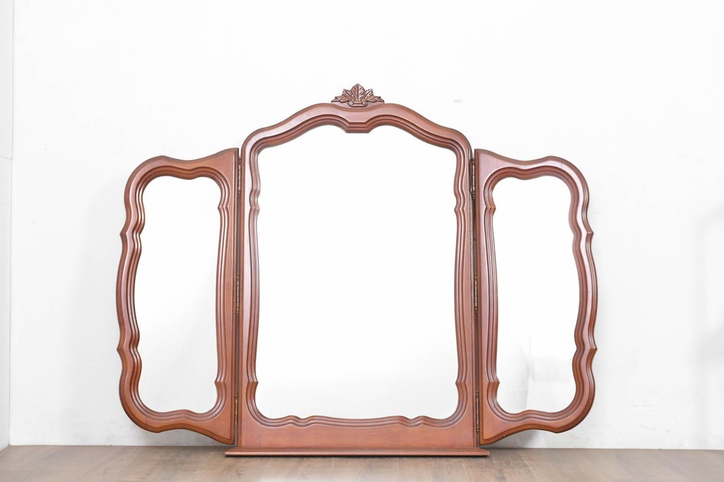 中古　アメリカ　彫刻入り　クラシカルな曲線デザインの三面鏡　(R-086702)