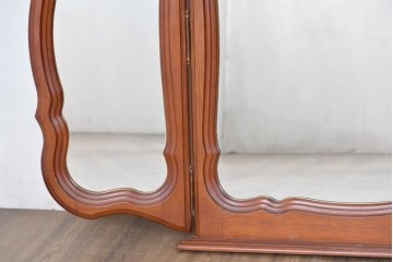 中古　アメリカ　彫刻入り　クラシカルな曲線デザインの三面鏡　(R-086702)