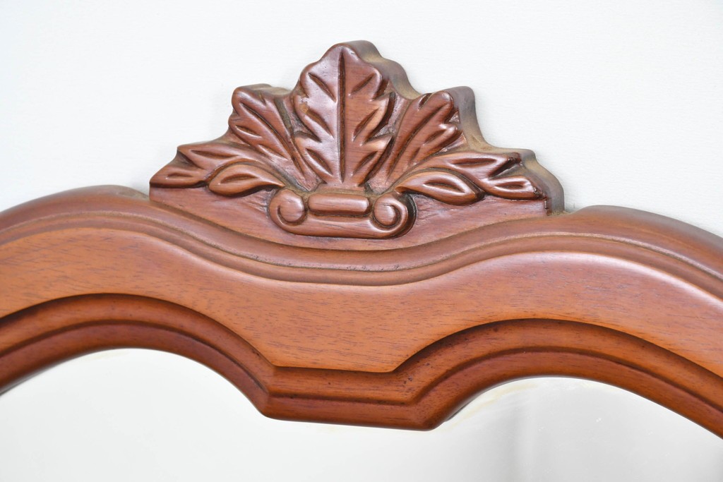 中古　アメリカ　彫刻入り　クラシカルな曲線デザインの三面鏡　(R-086702)