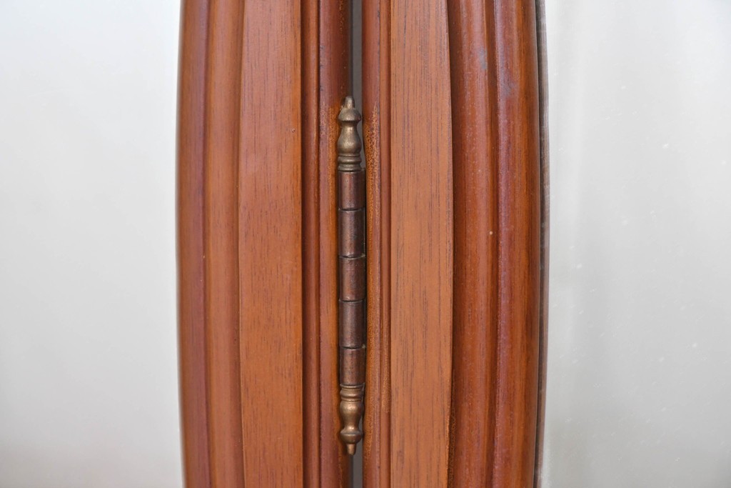 中古　アメリカ　彫刻入り　クラシカルな曲線デザインの三面鏡　(R-086702)