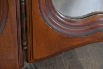 中古　アメリカ　彫刻入り　クラシカルな曲線デザインの三面鏡　(R-086702)