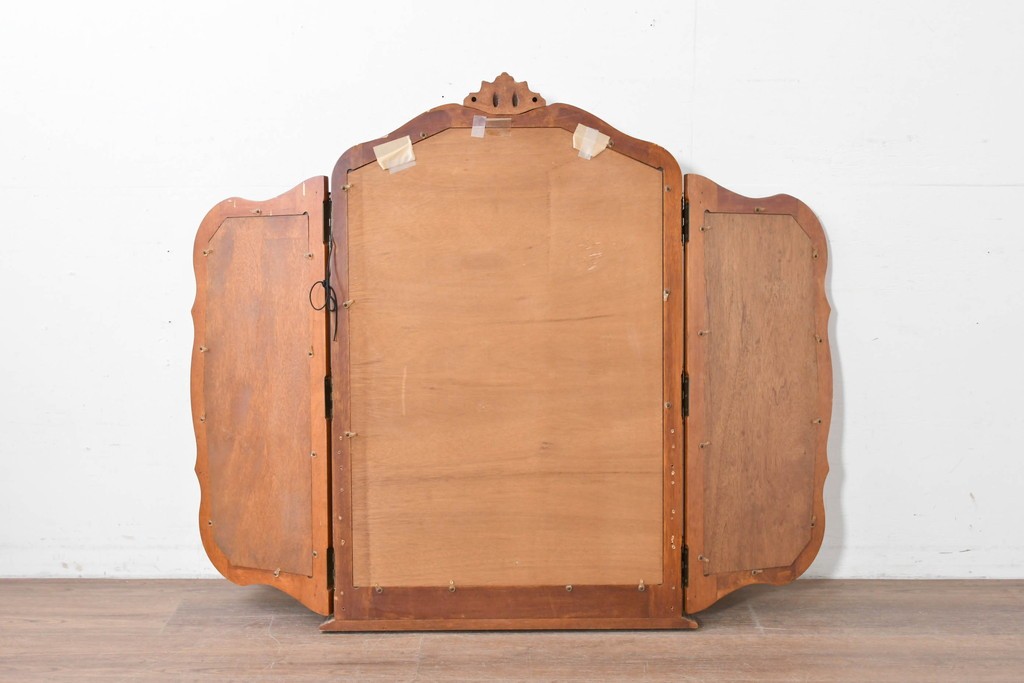 中古　アメリカ　彫刻入り　クラシカルな曲線デザインの三面鏡　(R-086702)