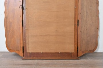 中古　アメリカ　彫刻入り　クラシカルな曲線デザインの三面鏡　(R-086702)