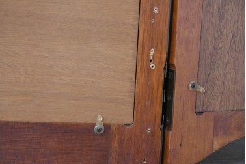 中古　アメリカ　彫刻入り　クラシカルな曲線デザインの三面鏡　(R-086702)