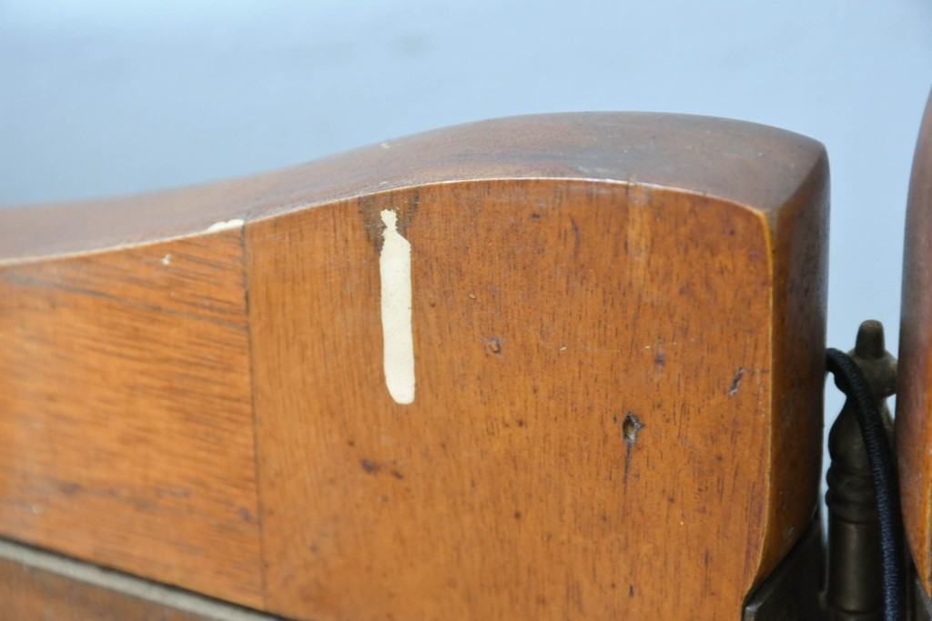 中古　アメリカ　彫刻入り　クラシカルな曲線デザインの三面鏡　(R-086702)