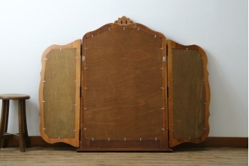 中古　アメリカ　彫刻入り　クラシカルな曲線デザインの三面鏡　(R-086702)