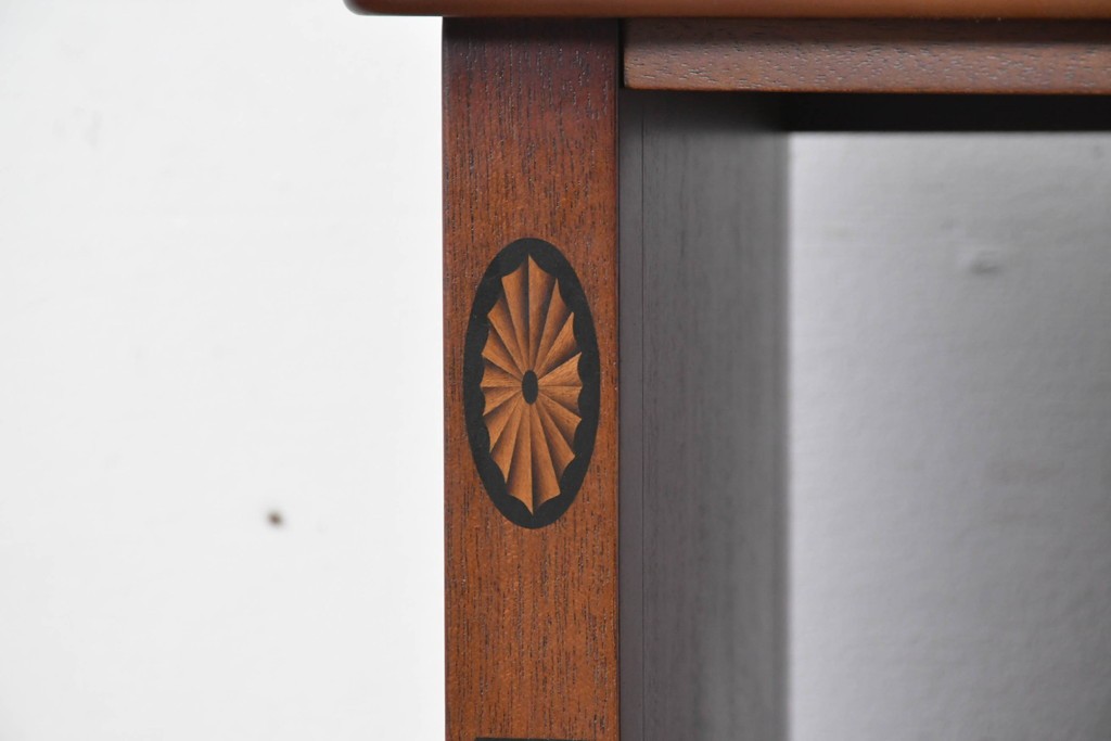 中古　美品　東海家具工業(Tokai Kagu)　ベネチア(Venezia)シリーズ　マホガニー材　ネオクラシカルな気品漂うオープンチェスト　(R-086703)