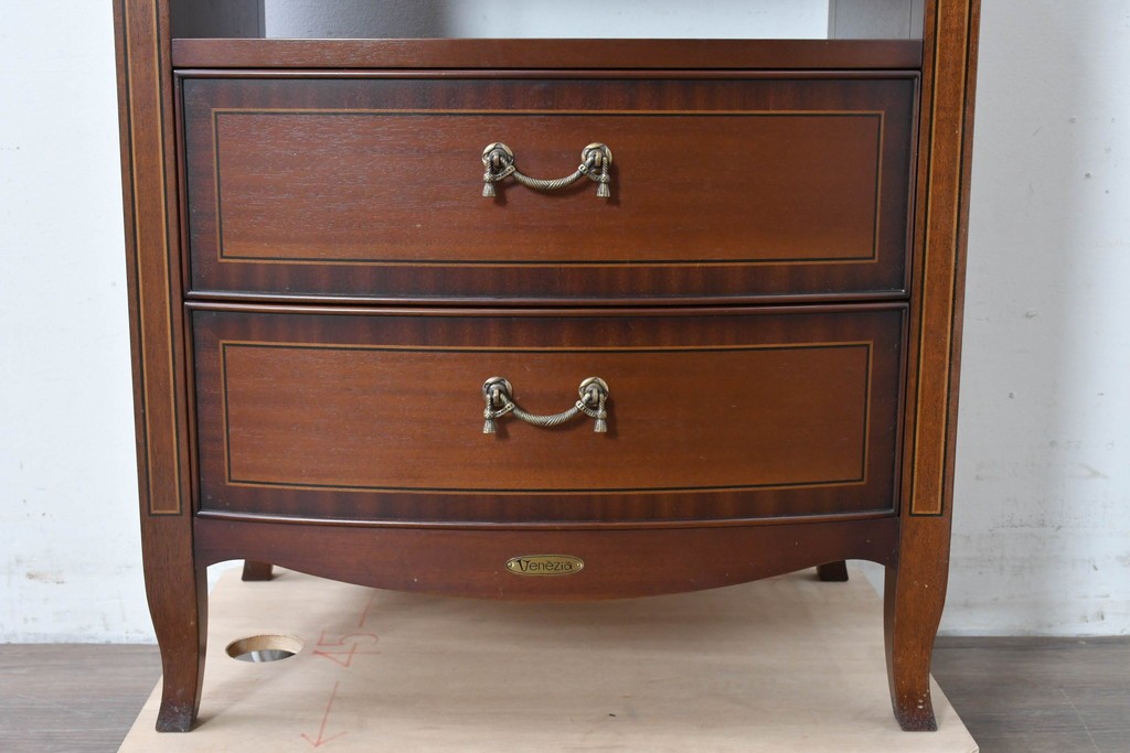 中古　美品　東海家具工業(Tokai Kagu)　ベネチア(Venezia)シリーズ　マホガニー材　ネオクラシカルな気品漂うオープンチェスト　(R-086703)