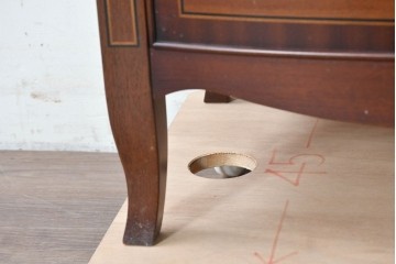 中古　美品　東海家具工業(Tokai Kagu)　ベネチア(Venezia)シリーズ　マホガニー材　ネオクラシカルな気品漂うオープンチェスト　(R-086703)