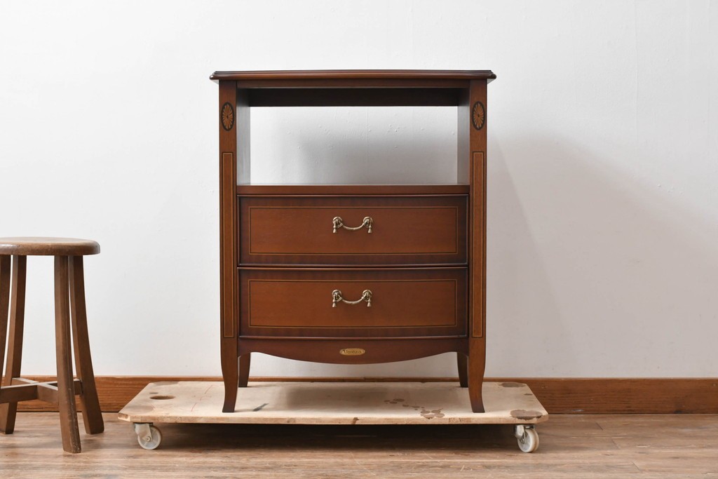 中古　美品　東海家具工業(Tokai Kagu)　ベネチア(Venezia)シリーズ　マホガニー材　ネオクラシカルな気品漂うオープンチェスト　(R-086703)