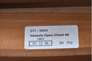中古　美品　東海家具工業(Tokai Kagu)　ベネチア(Venezia)シリーズ　マホガニー材　ネオクラシカルな気品漂うオープンチェスト　(R-086703)