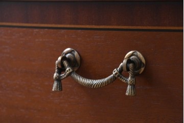 中古　美品　東海家具工業(Tokai Kagu)　ベネチア(Venezia)シリーズ　マホガニー材　ネオクラシカルな気品漂うオープンチェスト　(R-086703)