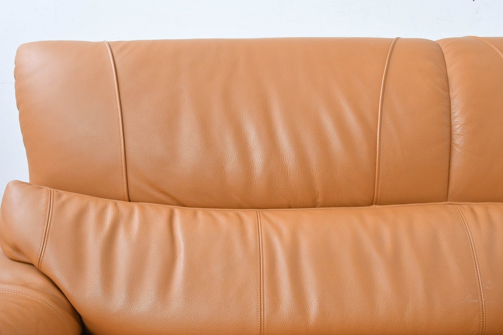 中古　カリモク家具(karimoku)　Chitano(チターノ)　スタイリッシュな金属脚の3人掛けレザーソファ　(R-086704)