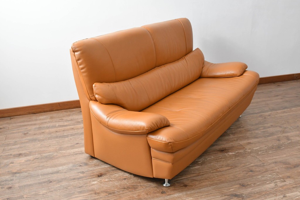 中古　カリモク家具(karimoku)　Chitano(チターノ)　スタイリッシュな金属脚の2人掛けレザーソファ　(R-086705)