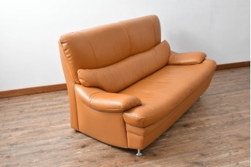 中古　カリモク家具(karimoku)　Chitano(チターノ)　スタイリッシュな金属脚の2人掛けレザーソファ　(R-086705)