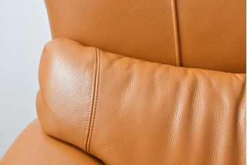 中古　カリモク家具(karimoku)　Chitano(チターノ)　スタイリッシュな金属脚の2人掛けレザーソファ　(R-086705)