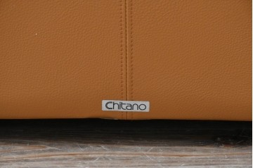 中古　カリモク家具(karimoku)　Chitano(チターノ)　スタイリッシュな金属脚の2人掛けレザーソファ　(R-086705)