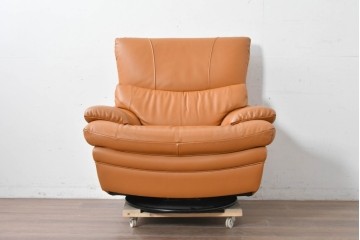 中古　カリモク家具(karimoku)　Chitano(チターノ)　回転式の1人掛けレザーソファ　(R-086706)