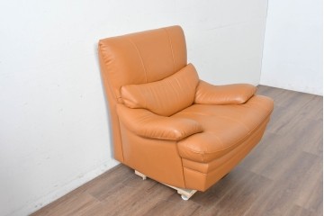 中古　カリモク家具(karimoku)　Chitano(チターノ)　回転式の1人掛けレザーソファ　(R-086706)