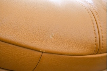 中古　カリモク家具(karimoku)　Chitano(チターノ)　回転式の1人掛けレザーソファ　(R-086706)