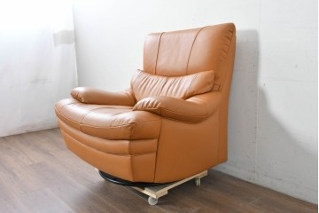 中古　カリモク家具(karimoku)　Chitano(チターノ)　回転式の1人掛けレザーソファ　(R-086706)