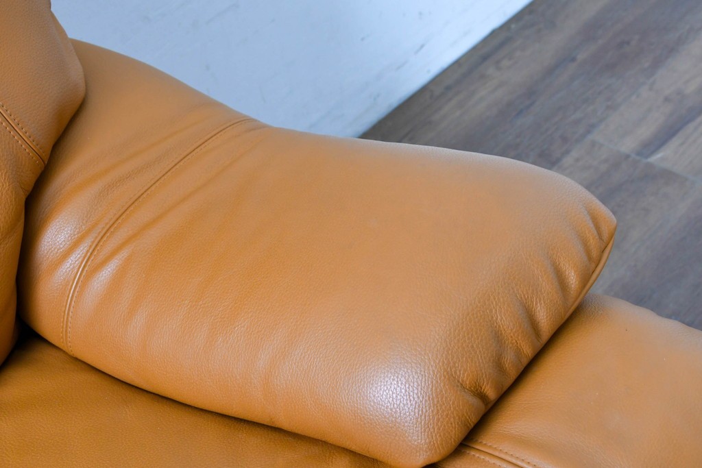 中古　カリモク家具(karimoku)　Chitano(チターノ)　回転式の1人掛けレザーソファ　(R-086706)