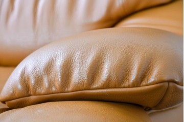 中古　カリモク家具(karimoku)　Chitano(チターノ)　回転式の1人掛けレザーソファ　(R-086706)