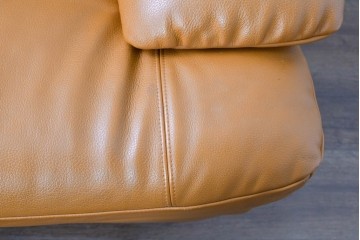 中古　カリモク家具(karimoku)　Chitano(チターノ)　回転式の1人掛けレザーソファ　(R-086706)