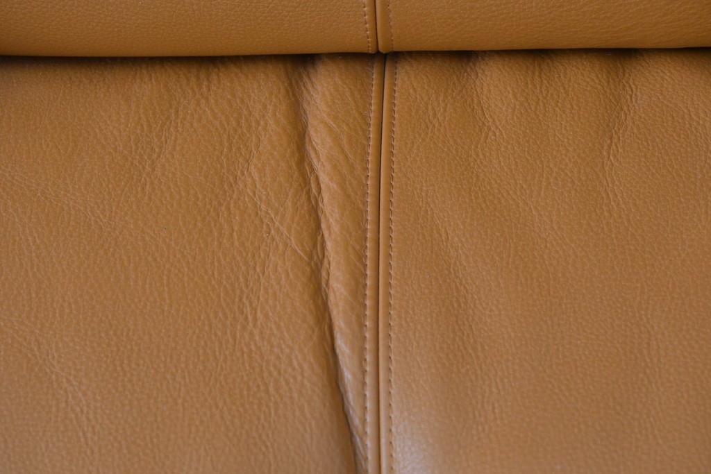 中古　カリモク家具(karimoku)　Chitano(チターノ)　回転式の1人掛けレザーソファ　(R-086706)