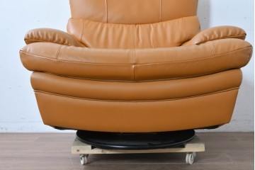 中古　カリモク家具(karimoku)　Chitano(チターノ)　回転式の1人掛けレザーソファ　(R-086706)