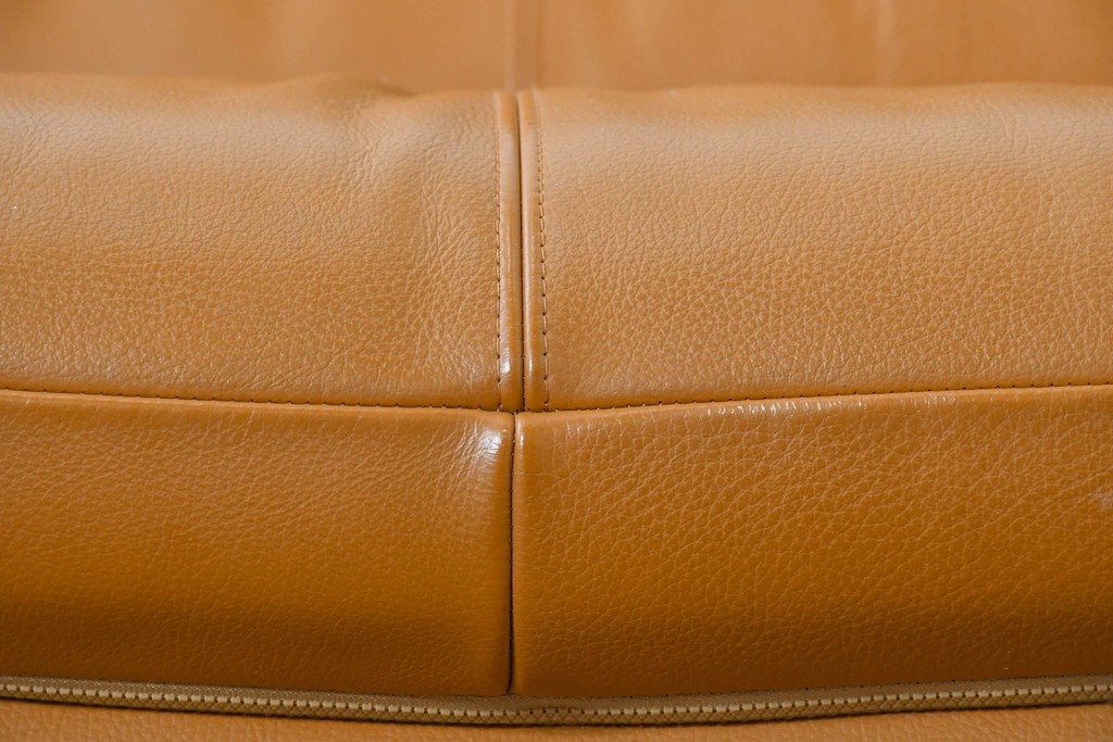 中古　カリモク家具(karimoku)　Chitano(チターノ)　回転式の1人掛けレザーソファ　(R-086706)