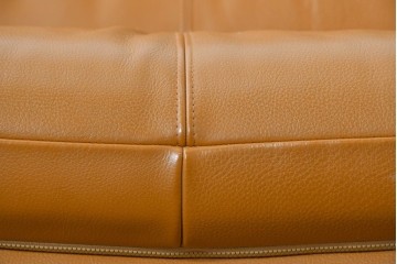 中古　カリモク家具(karimoku)　Chitano(チターノ)　回転式の1人掛けレザーソファ　(R-086706)