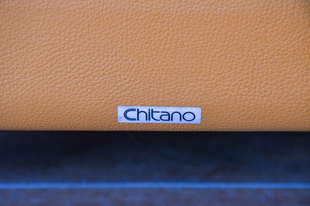 中古　カリモク家具(karimoku)　Chitano(チターノ)　回転式の1人掛けレザーソファ　(R-086706)
