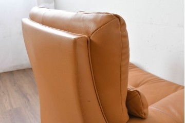 中古　カリモク家具(karimoku)　Chitano(チターノ)　回転式の1人掛けレザーソファ　(R-086706)