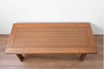 和製ヴィンテージ　オールドカリモク　カリモク家具(karimoku)　楢(ナラ)材　角のとれたデザインの棚板付きセンターテーブル　(R-086707)