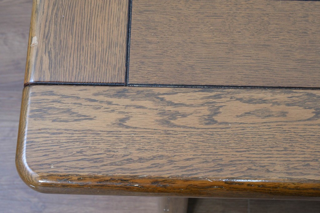 和製ヴィンテージ　オールドカリモク　カリモク家具(karimoku)　楢(ナラ)材　角のとれたデザインの棚板付きセンターテーブル　(R-086707)