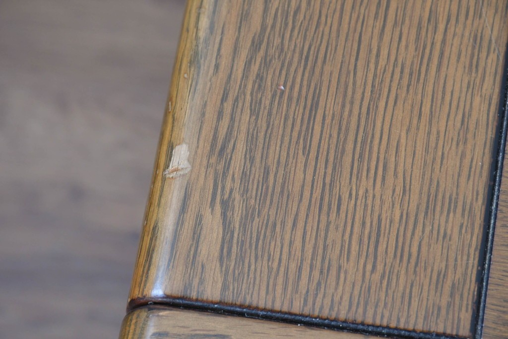 和製ヴィンテージ　オールドカリモク　カリモク家具(karimoku)　楢(ナラ)材　角のとれたデザインの棚板付きセンターテーブル　(R-086707)