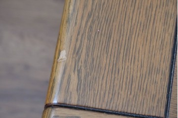 和製ヴィンテージ　オールドカリモク　カリモク家具(karimoku)　楢(ナラ)材　角のとれたデザインの棚板付きセンターテーブル　(R-086707)