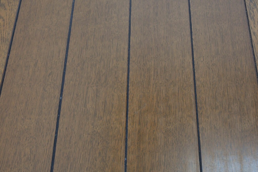 和製ヴィンテージ　オールドカリモク　カリモク家具(karimoku)　楢(ナラ)材　角のとれたデザインの棚板付きセンターテーブル　(R-086707)