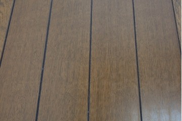 和製ヴィンテージ　オールドカリモク　カリモク家具(karimoku)　楢(ナラ)材　角のとれたデザインの棚板付きセンターテーブル　(R-086707)