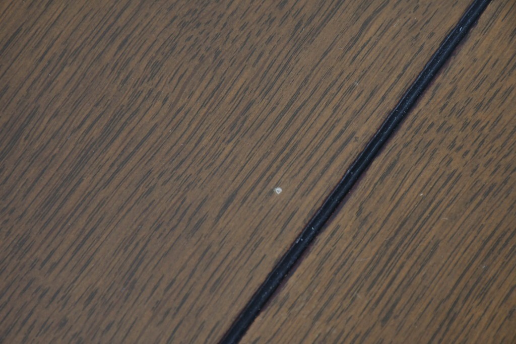 和製ヴィンテージ　オールドカリモク　カリモク家具(karimoku)　楢(ナラ)材　角のとれたデザインの棚板付きセンターテーブル　(R-086707)