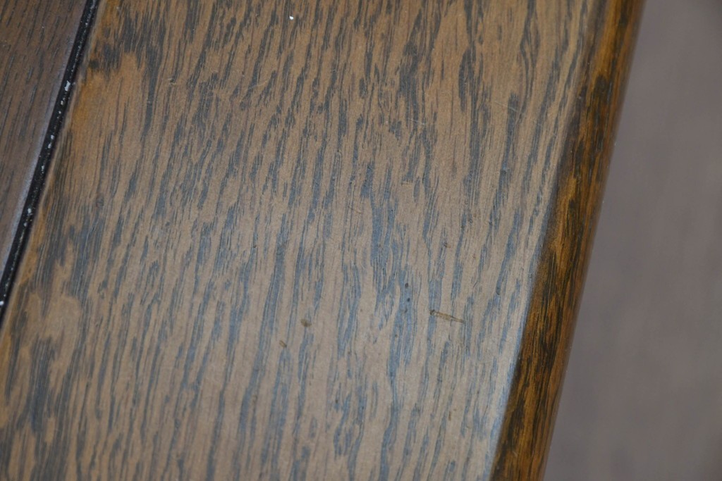 和製ヴィンテージ　オールドカリモク　カリモク家具(karimoku)　楢(ナラ)材　角のとれたデザインの棚板付きセンターテーブル　(R-086707)