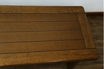 和製ヴィンテージ　オールドカリモク　カリモク家具(karimoku)　楢(ナラ)材　角のとれたデザインの棚板付きセンターテーブル　(R-086707)