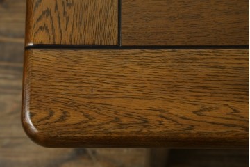 和製ヴィンテージ　オールドカリモク　カリモク家具(karimoku)　楢(ナラ)材　角のとれたデザインの棚板付きセンターテーブル　(R-086707)