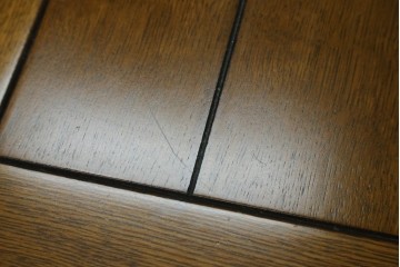 和製ヴィンテージ　オールドカリモク　カリモク家具(karimoku)　楢(ナラ)材　角のとれたデザインの棚板付きセンターテーブル　(R-086707)