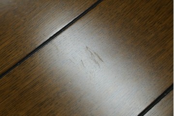 和製ヴィンテージ　オールドカリモク　カリモク家具(karimoku)　楢(ナラ)材　角のとれたデザインの棚板付きセンターテーブル　(R-086707)