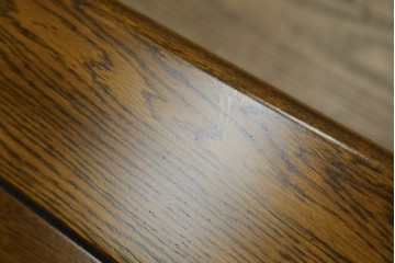 和製ヴィンテージ　オールドカリモク　カリモク家具(karimoku)　楢(ナラ)材　角のとれたデザインの棚板付きセンターテーブル　(R-086707)