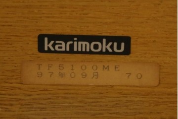 和製ヴィンテージ　オールドカリモク　カリモク家具(karimoku)　楢(ナラ)材　角のとれたデザインの棚板付きセンターテーブル　(R-086707)